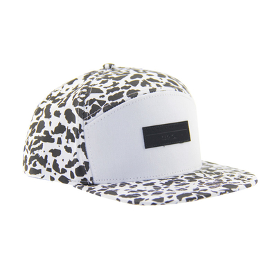Fashion Allover Stampa 5 pannelli Cappucci da campo con patch di pelle in embossed Logo sul fronte