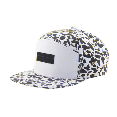 Fashion Allover Stampa 5 pannelli Cappucci da campo con patch di pelle in embossed Logo sul fronte